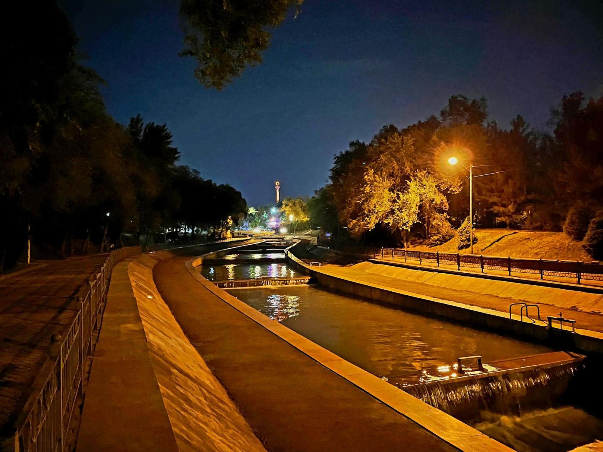 Квартира На Набережной Almaty Luaran gambar